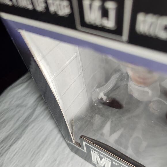 Bravado Michael Jackson The King Of Pop Bobblehead W/ COA 2009 In Box Pre-owned - Picture 10 of 11